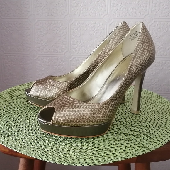 Anne Klein Gold High Heels - Picture 1 of 7